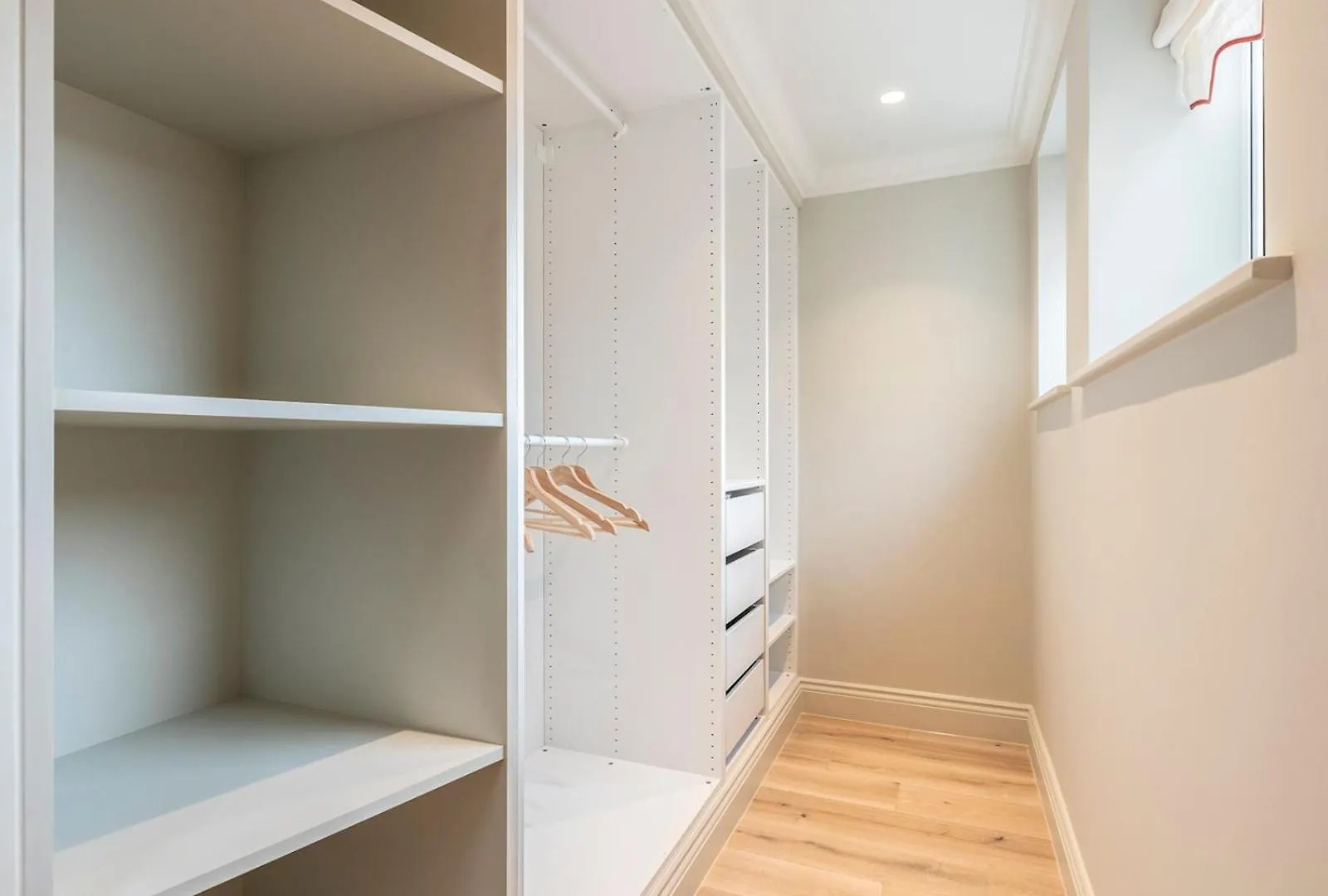 Pass The Keys Chic Central Loft-Style Studio Twickenham Apartment