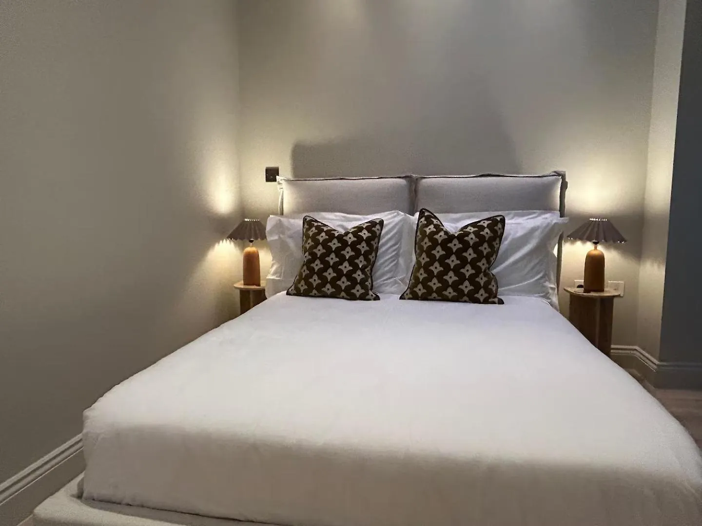 Pass The Keys Chic Central Loft-Style Studio Twickenham 0*,  United Kingdom