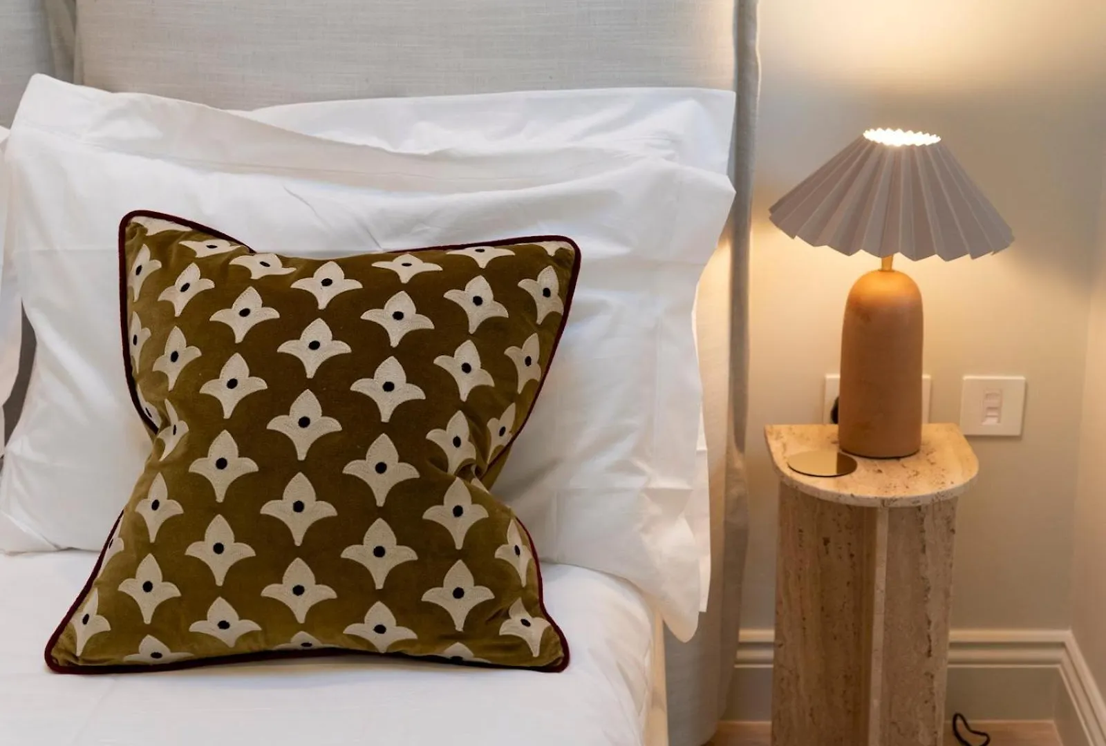 Pass The Keys Chic Central Loft-Style Studio Twickenham