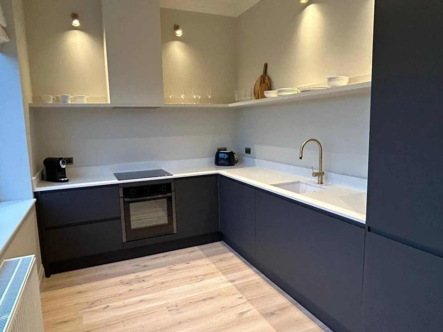 Pass The Keys Chic Central Loft-Style Studio Twickenham